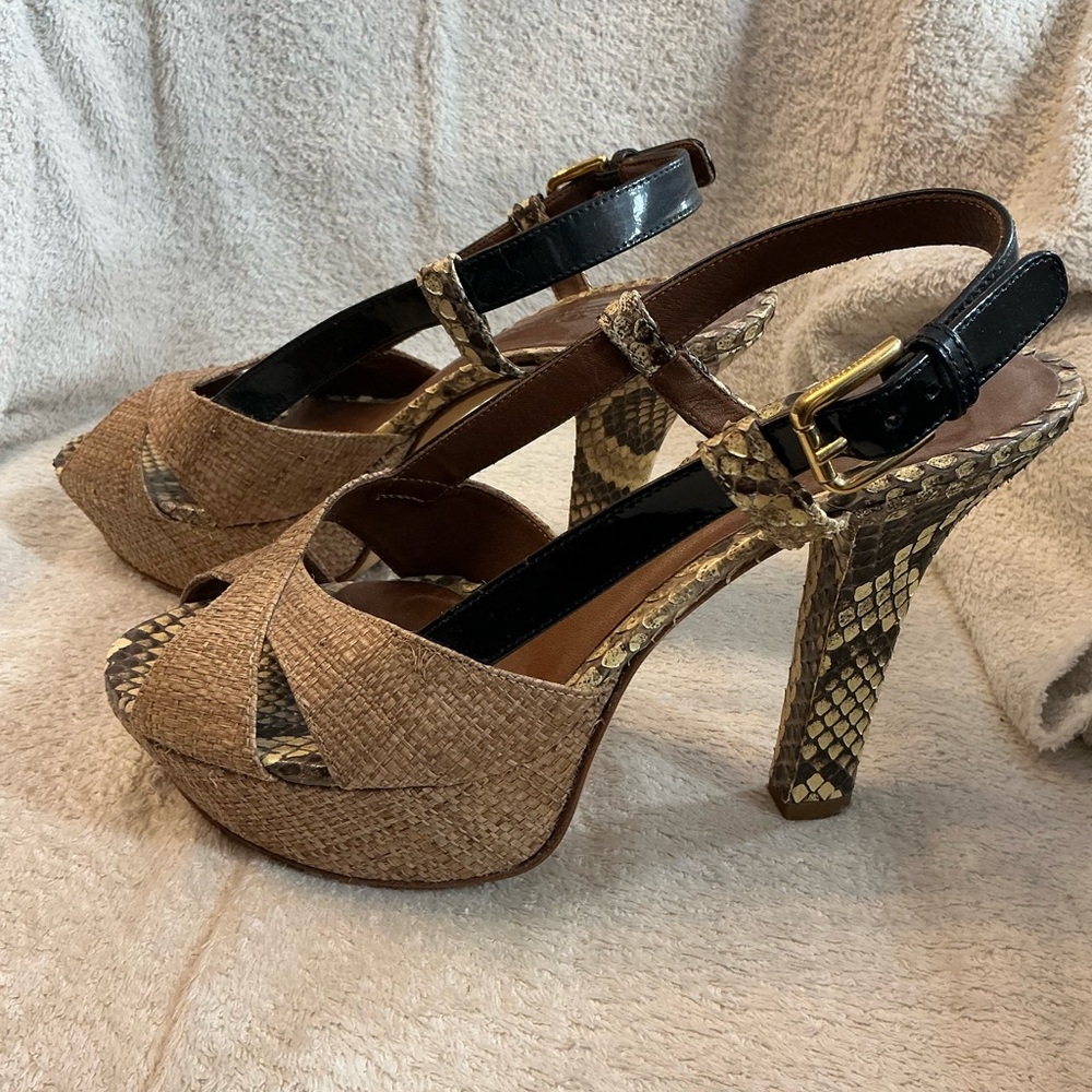 Gorgeous Dolce & Gabbana Brown Woven Peep-Toe Slingback Heels